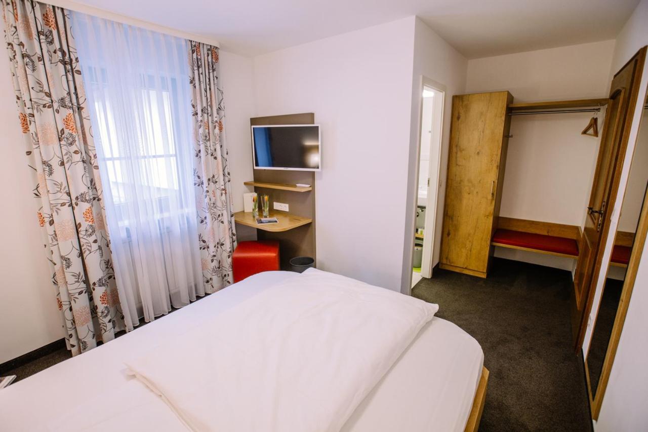 Hotel Restaurant Lamm Rosswag Vaihingen an der Enz Bagian luar foto